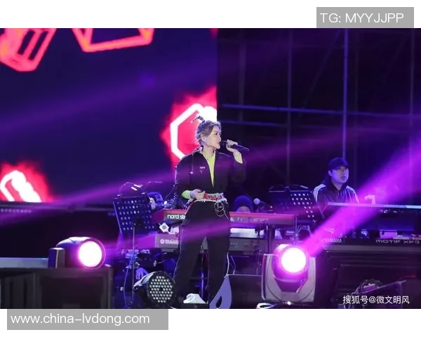 游泳魅力尽显体育表演会精彩瞬间 激情与技巧交织的水中盛宴